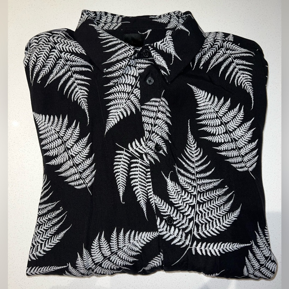 H&M - Long sleeve button up shirt - size large